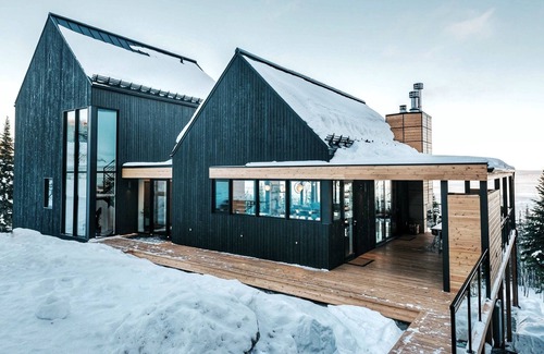 Petite-Riviere-Saint-Francois Cottage | Le Saint-Laurent by Résidences Boutique, minutes from Le Massif de Charlevoix