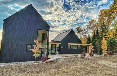 Petite-Riviere-Saint-Francois Cottage | Le Saint-Laurent by Résidences Boutique, minutes from Le Massif de Charlevoix