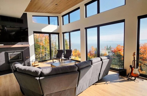 Petite-Riviere-Saint-Francois Ski Chalet | Spa, sauna, swimming pool, basketball.