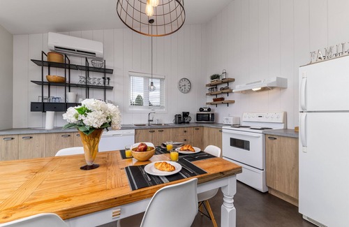 Petite-Riviere-Saint-Francois Condo | Condo 63: Bright Upper Floor with Terrace & BBQfmo