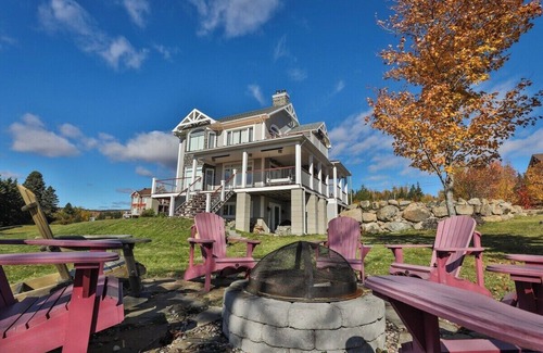 Petite-Riviere-Saint-Francois Condo | Condo 63: Bright Upper Floor with Terrace & BBQfmo