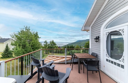 Petite-Riviere-Saint-Francois Condo | Condo 63: Bright Upper Floor with Terrace & BBQfmo