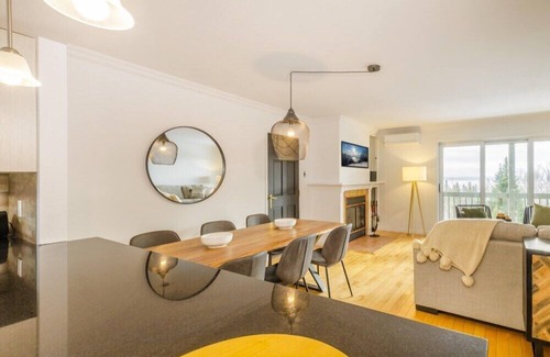 Petite-Riviere-Saint-Francois Condo | Entre Ciel et Fleuve 26P Spacious chalet, Warm, Pool