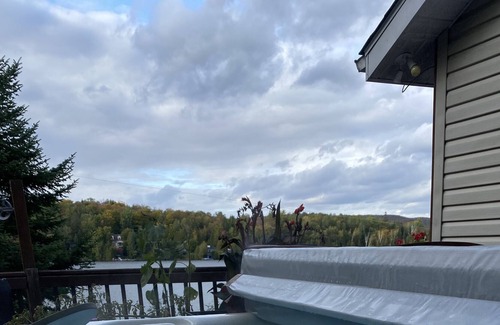 Sainte-Marguerite-du-Lac-Masson House | Waterfront paradise