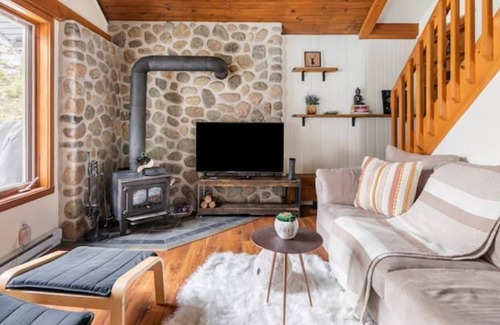 Sainte-Marguerite-du-Lac-Masson Cabin | Cozy attractive family cottage