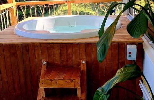 Medellin Cottage | Cabaña en la Montaña con Vista a la Ciudad Desde el Jacuzzi