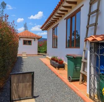 Villa de Leyva House | Cabaña familiar con 2 dormitorios y baños privados