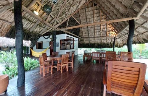 San Antero House | Cabaña frente al mar en la playa del Calao