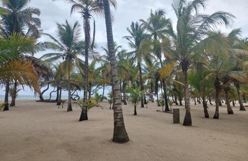 San Antero House | Cabaña frente al mar en la playa del Calao