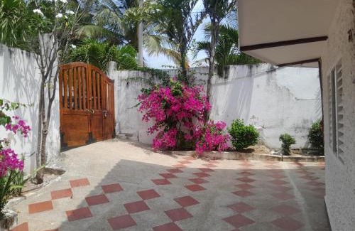 Santa Veronica House | CABAÑA PATIO ESPAÑOL