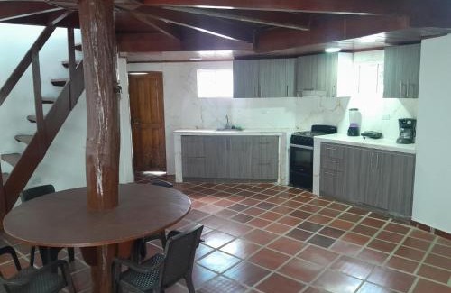 Santa Veronica House | CABAÑA PATIO ESPAÑOL