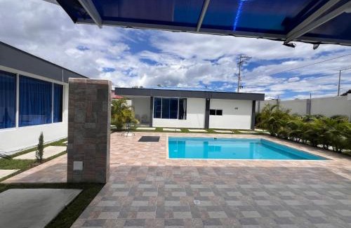 Gigante House | Cabañas Compostela gigante