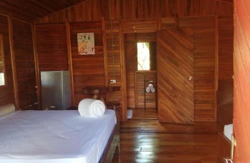 Katira Hotel | Cabañas Los Laguitos Rio Celeste
