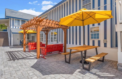 Crescent Beach Apartment | Cabana Beach 4 Bright 2BR Condo, Steps from the Sand