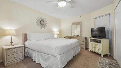 Crystal Beach Apartment | Cabana Club 206 Gulf Oceanfront, King Bed, private beach