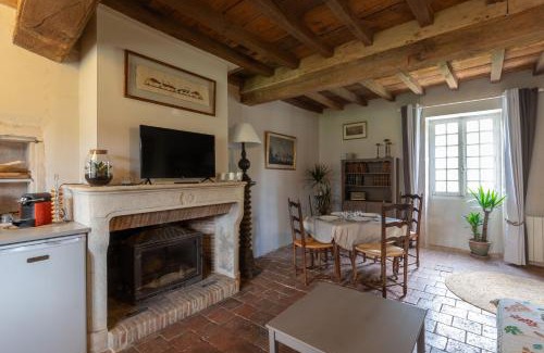 Chapaize House | Cabana & La Maison du Père Amour