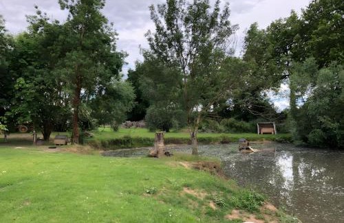 Brissac-Quince House | Cabane Au Bord D'un Étang