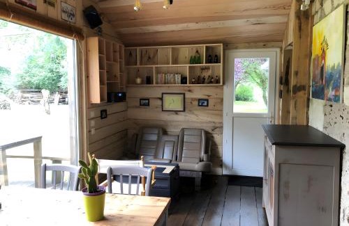 Brissac-Quince House | Cabane Au Bord D'un Étang