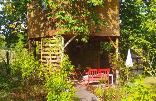 Fumay Other | CABANE CERISE DANS L'ARBRE Etapeboisee