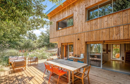 La Roque-d'Antheron House | Cabane d’Ismou | Pool & Wood Design