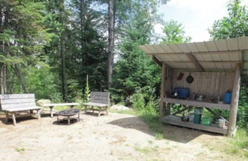 Harrington Cabin | Cabane de groupe avec lits jumeaux 2 sur 2