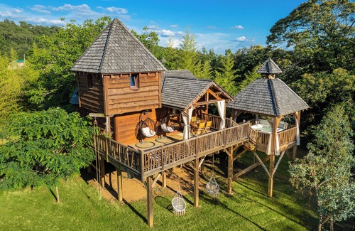 Carsac-Aillac Cabin | Cabane Tobago: Beautiful, luxurious tree house with private Jacuzzi.