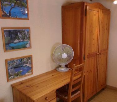 8th Arrondissement House | Cabanon du Pêcheur, Parc National des Calanques