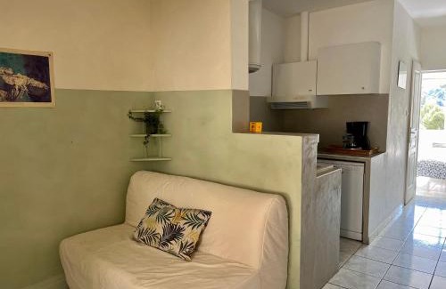 Ensues-la-Redonne House | Cabanon Sur L eau