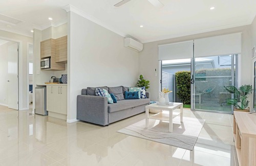 Bogangar House | Cabarita Reef House - Mineral Pool, River & Beach!