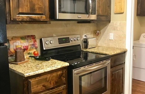 Calera House | *Cabernet Cottage* Sleeps 6. Minutes to Casino, Concerts, Lake, College