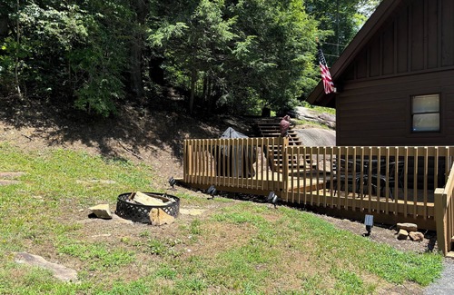 Clear Creek Cabin | {CABIN #1 of 4} "THE PEACEFUL CABIN" PET FRIENDLY!