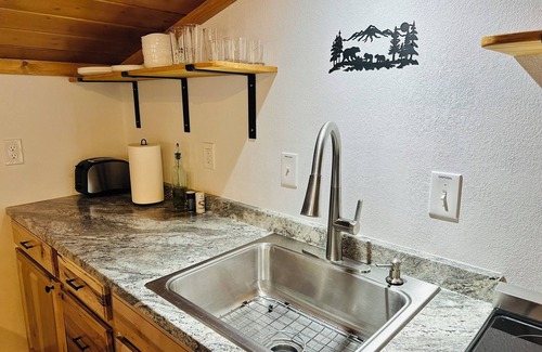 Estes Park Cabin | Cabin 10- King Cabin, Mins to RMNP!
