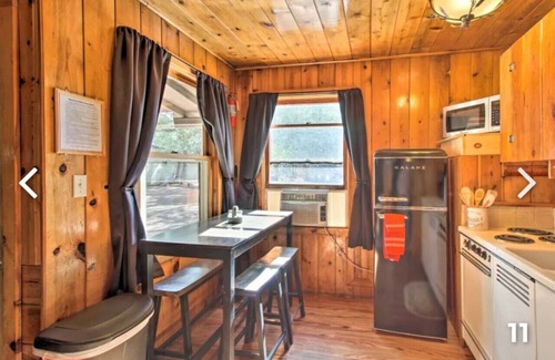 Pinetop-Lakeside Cabin | Cabin 11 · Cabin 11 Family Unit w/Queen Bed, slps 7