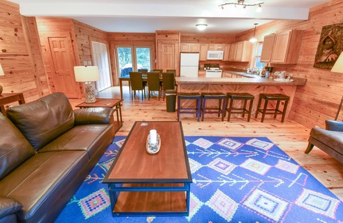 Lexington Cabin | Cabin 114, Luxury 6 bedroom, 3 bath cabin minutes from Downtown Lexington!
