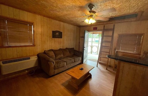 Negreet Cabin | Cabin 12 at Tranquility Bay Resort
