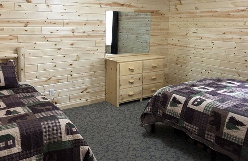 Hines Resort | Cabin 12 Lakefront Amazing Views Kid & Pet Friendly Water Trampoline Dock Fishin