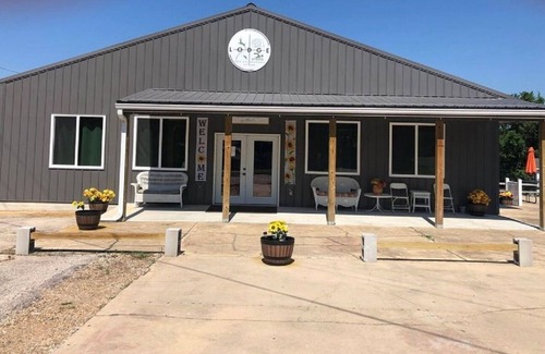 Piedmont Cabin | Cabin #120 LodgeForAllSeasons 1/2 mile-2 min drive to a marina & Clearwater Lake