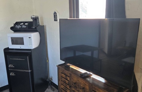 Manitou Springs Cabin | Cabin 18 | 2 Beds + Kitchenette Near Parks