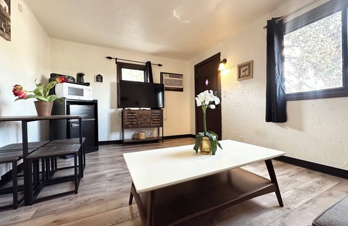 Manitou Springs Cabin | Cabin 18 | 2 Beds + Kitchenette Near Parks