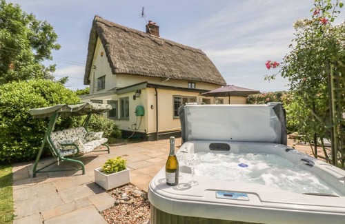 Weybread Cottage | Cabin ∙ 2 bedrooms ∙ 4 guests