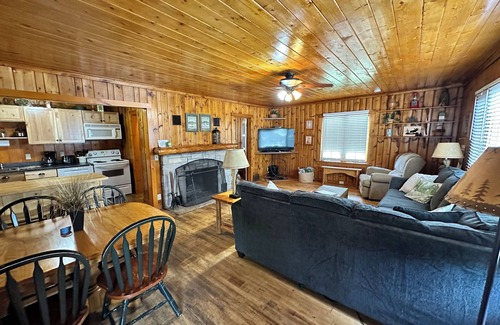 Eagle River Cabin | Cabin 2 by Eagle Waters Resort