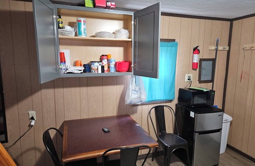 Moorestown RV Rental | Cabin 2 Pleasant mini cabin in the Falmouth/Merritt area