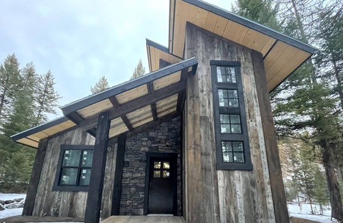 Whitefish House | Cabin#2 rustic/modern 4Bd sleeps 9 pet friendly 8 minutes to downtown whitefish