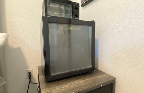 Pointblank Cabin | CABIN #3 :Cozy 1-bedroom cabin with AC, fitness room in welcoming Point Blank