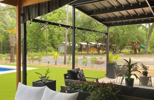 Pointblank Cabin | CABIN #3 :Cozy 1-bedroom cabin with AC, fitness room in welcoming Point Blank