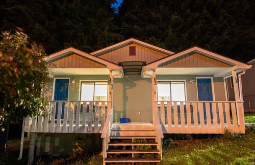 Alert Bay Cabin | {Cabin 3} The Cabins at Alert Bay