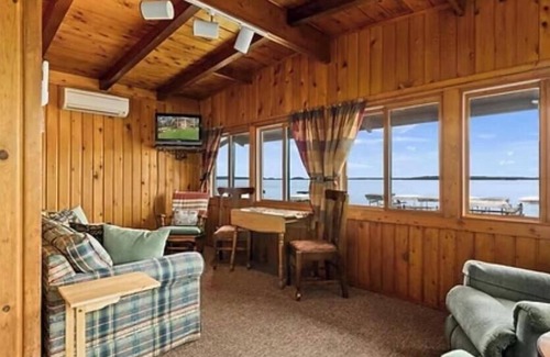 Pine River Apartment | Cabin 4 at Heath's Resort