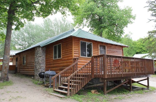 Deer River Cabin | Cabin 4 - Classic 1933 cabin on the lake shore, 10 steps from the dock