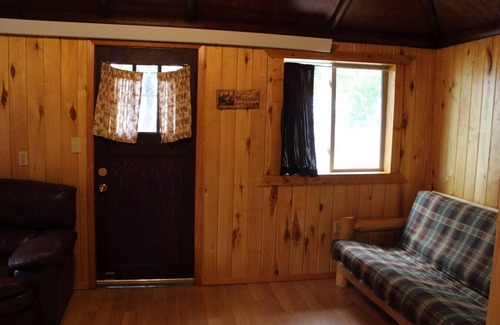 Deer River Cabin | Cabin 4 - Classic 1933 cabin on the lake shore, 10 steps from the dock