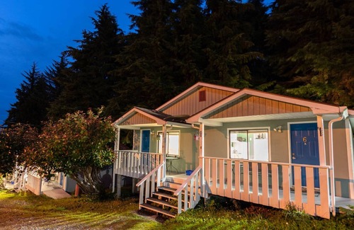 Alert Bay Cabin | {Cabin 4} Single Standard Cabin